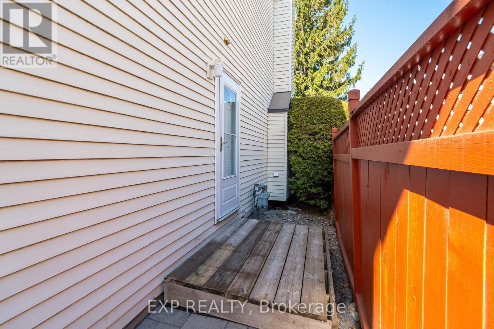 69 LONGDEN PLACE Image 32