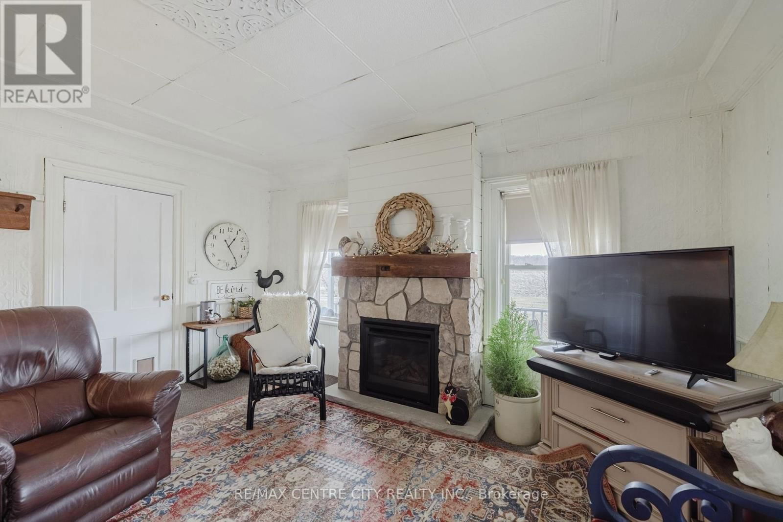 21266 THAMES ROAD Image 11