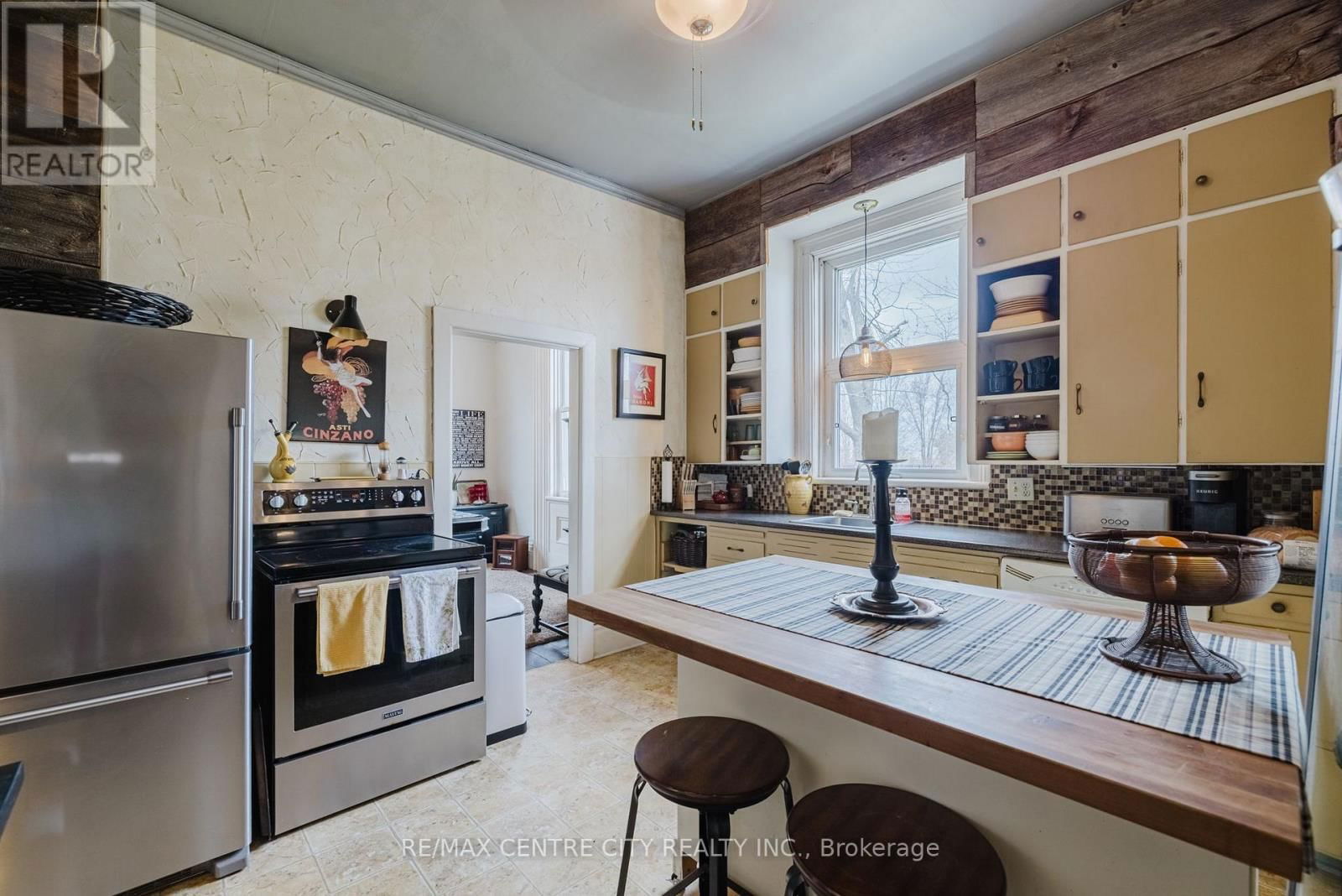 21266 THAMES ROAD Image 12