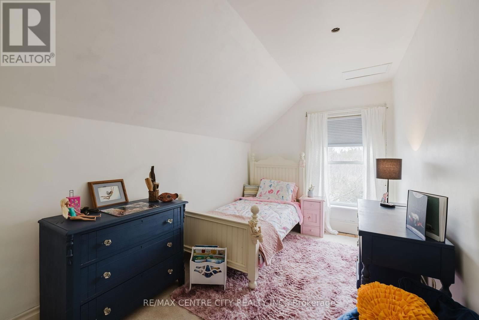21266 THAMES ROAD Image 23