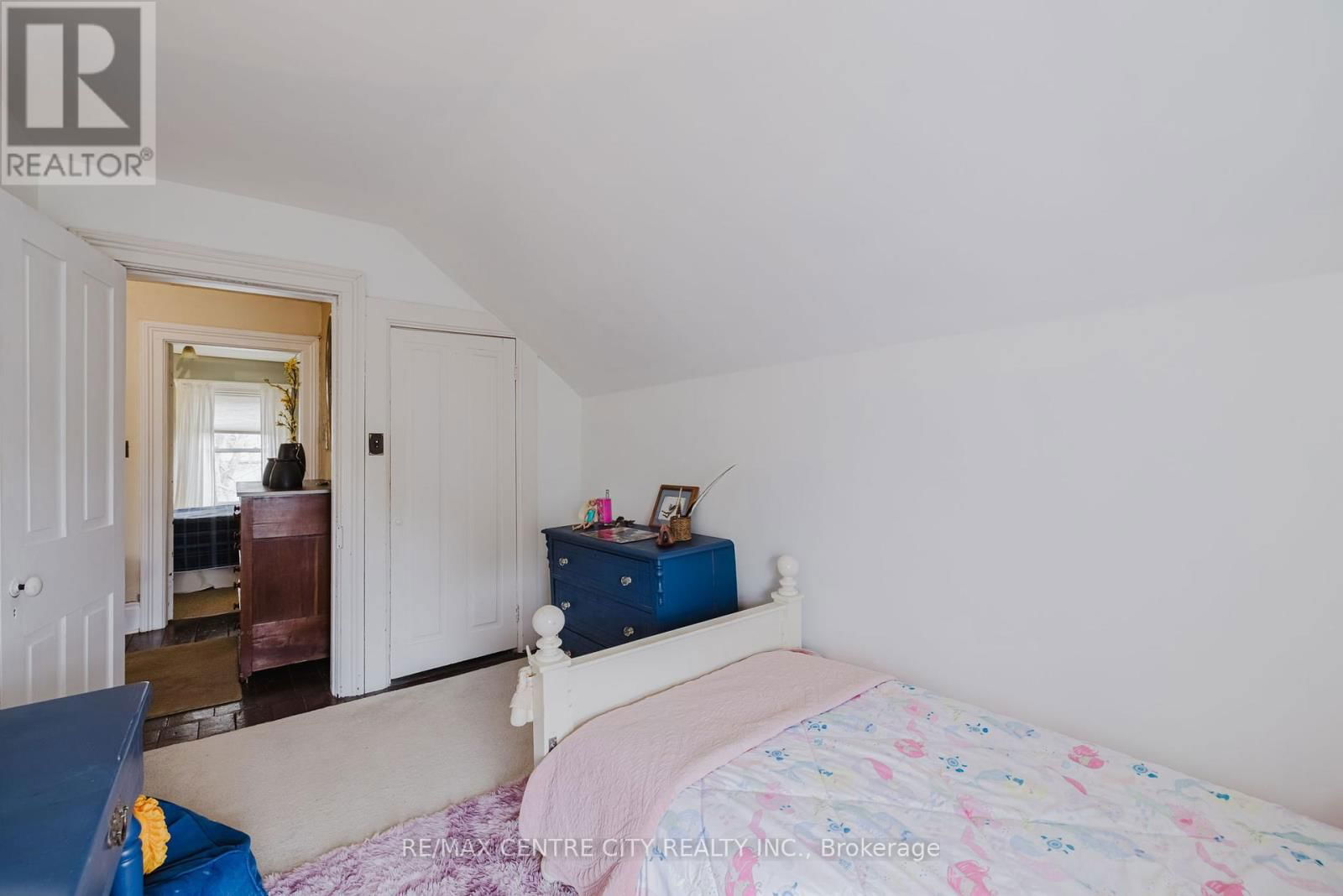 21266 THAMES ROAD Image 24