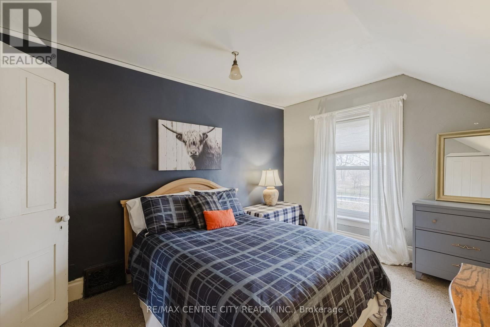 21266 THAMES ROAD Image 25
