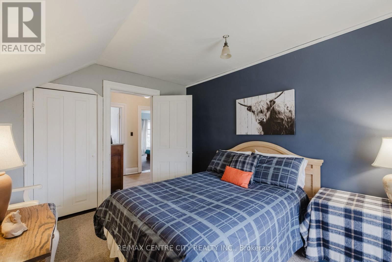 21266 THAMES ROAD Image 26