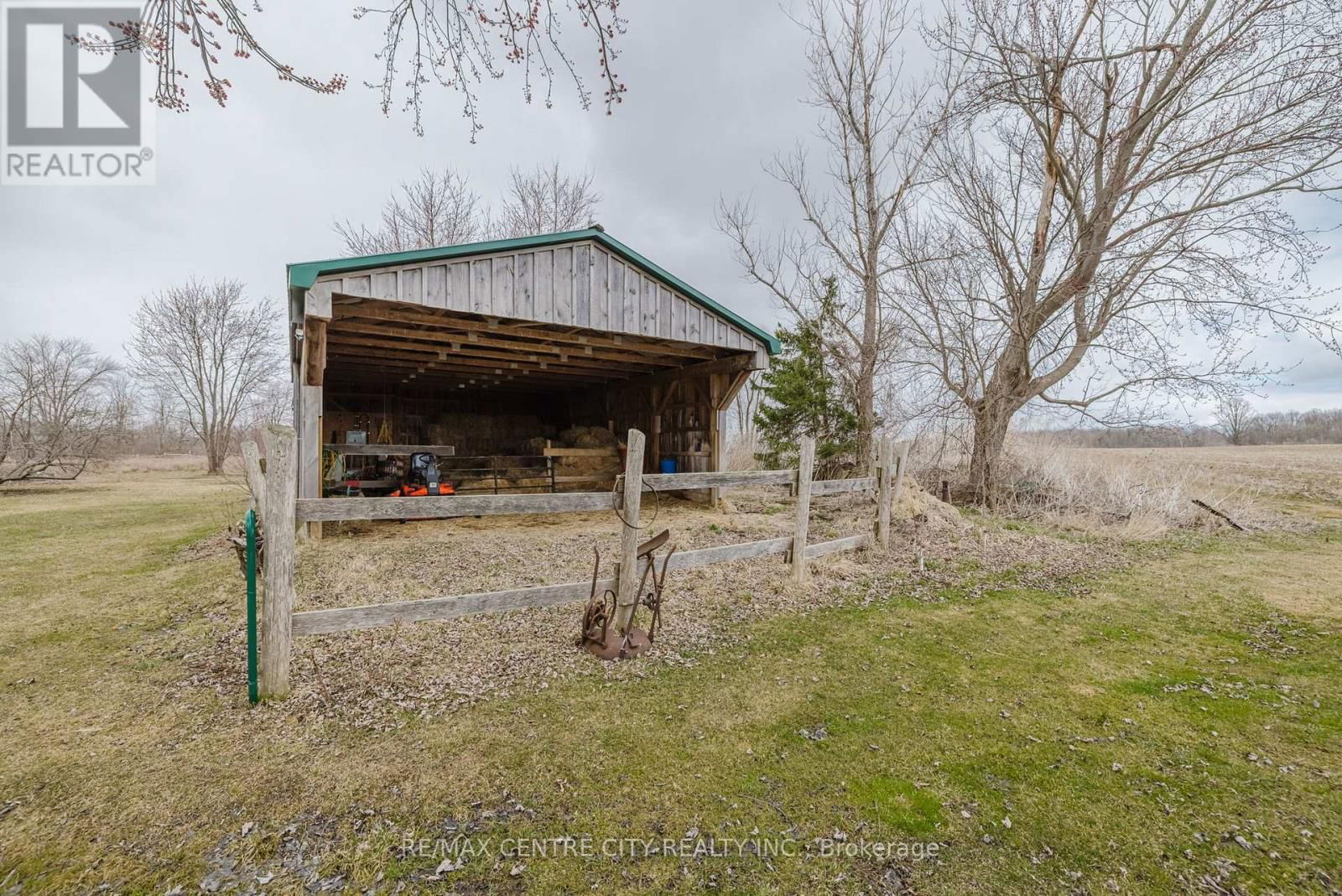 21266 THAMES ROAD Image 34