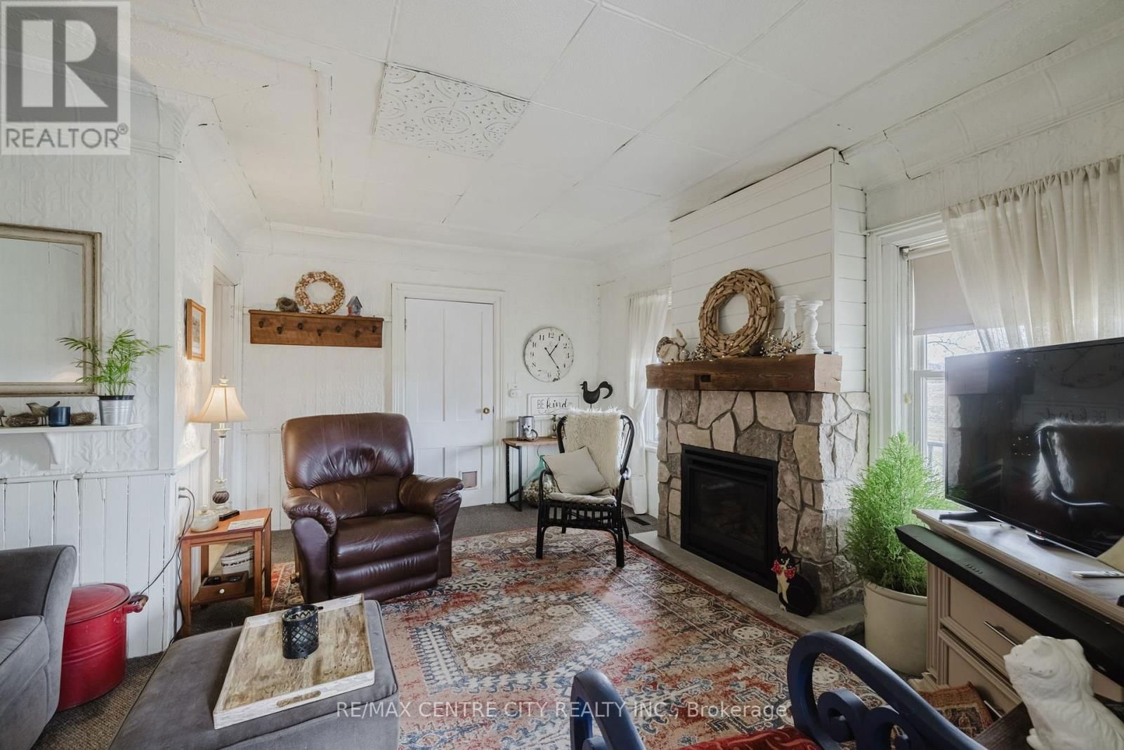 21266 THAMES ROAD Image 9