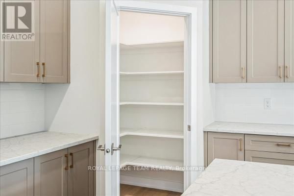 1261 POTTER DRIVE Image 7