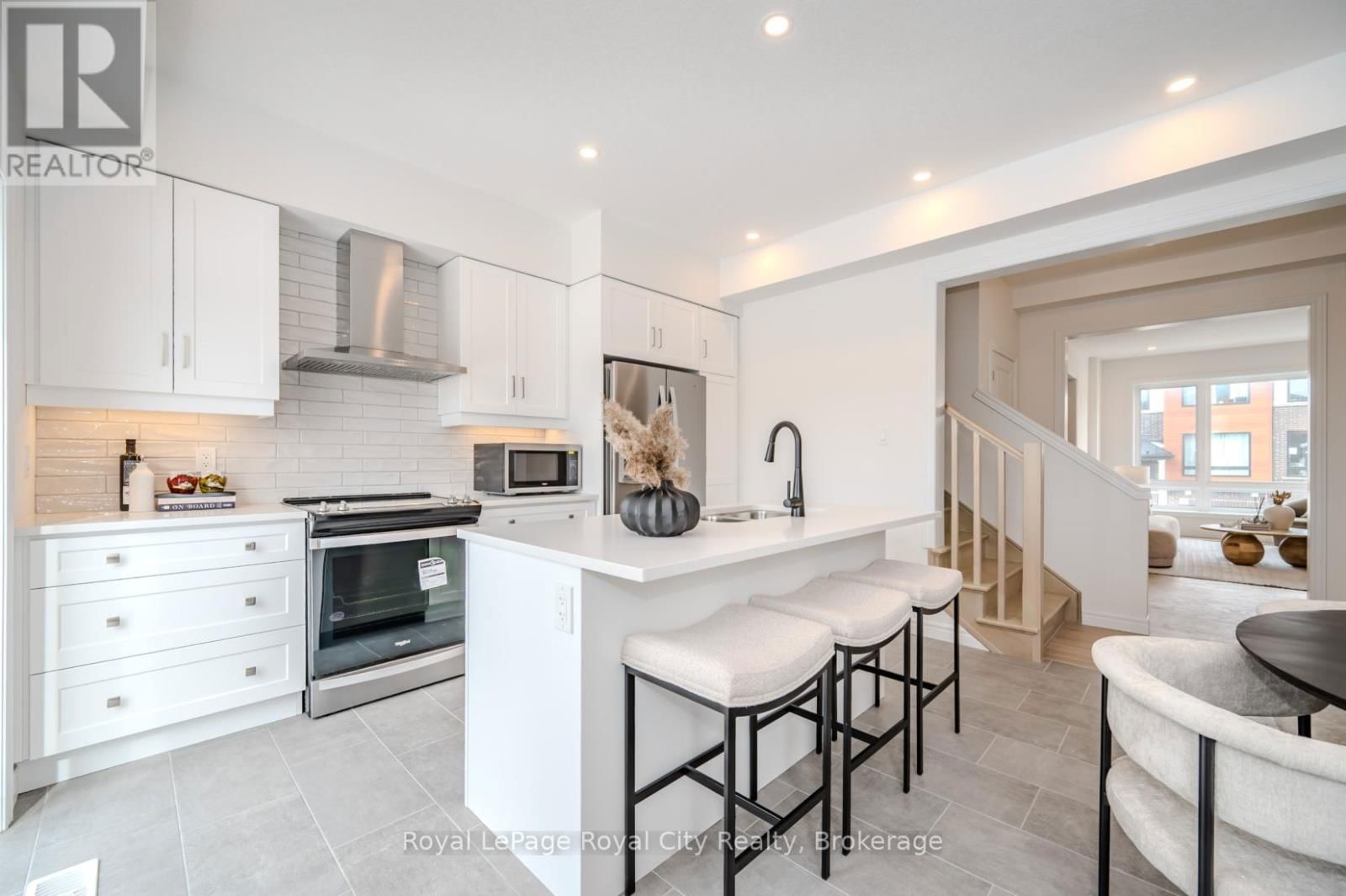 8 SORA LANE Image 1