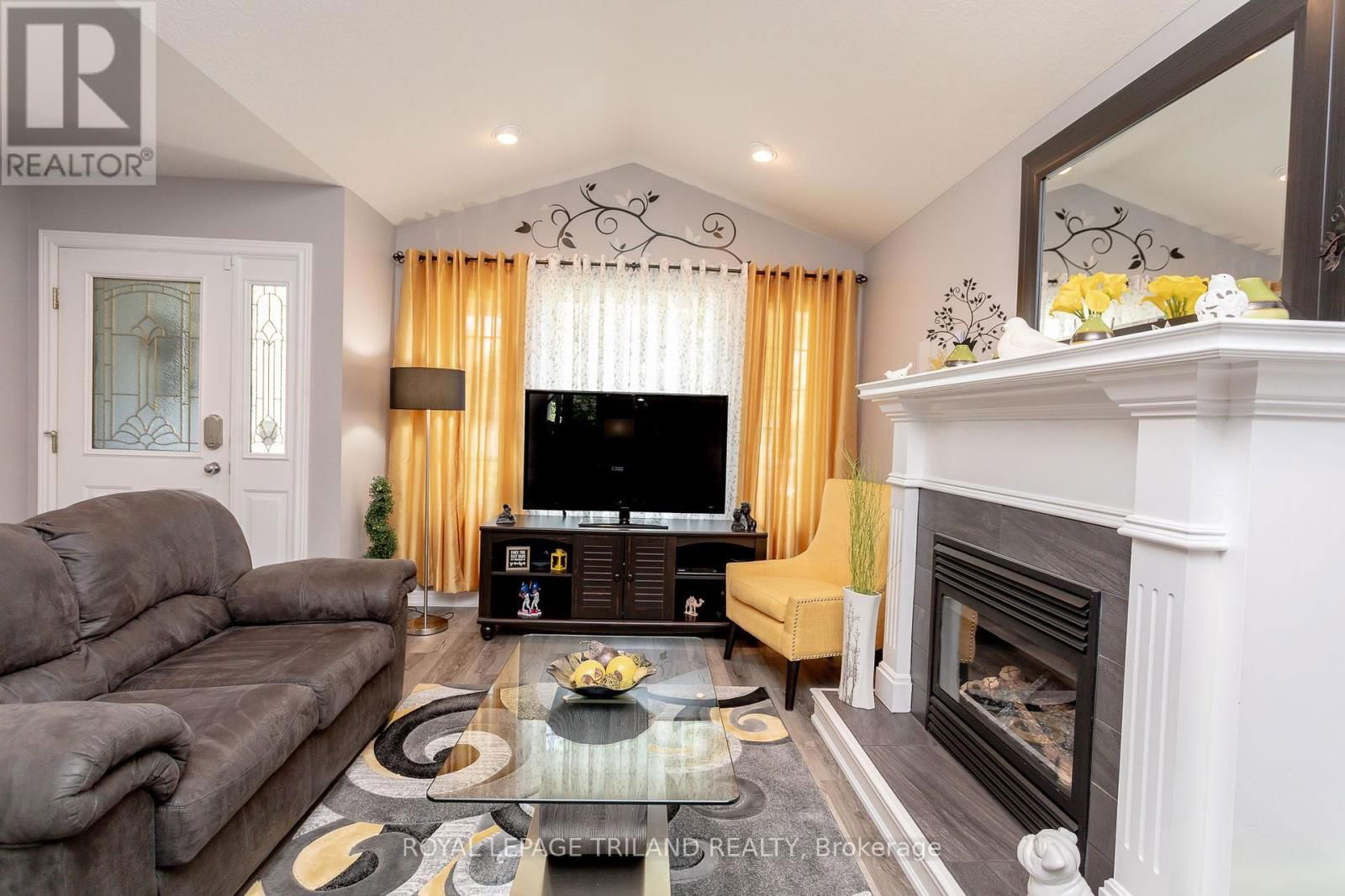 53 AUGUSTA CRESCENT Image 11