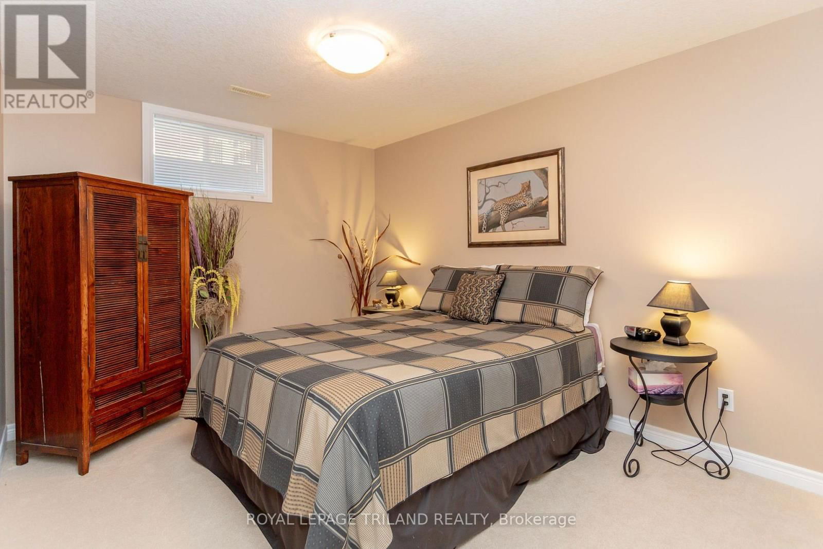 53 AUGUSTA CRESCENT Image 32