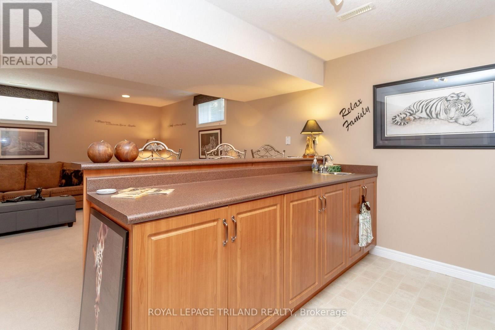 53 AUGUSTA CRESCENT Image 33