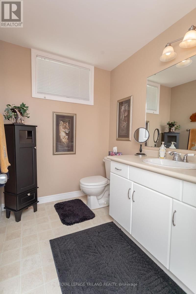 53 AUGUSTA CRESCENT Image 34