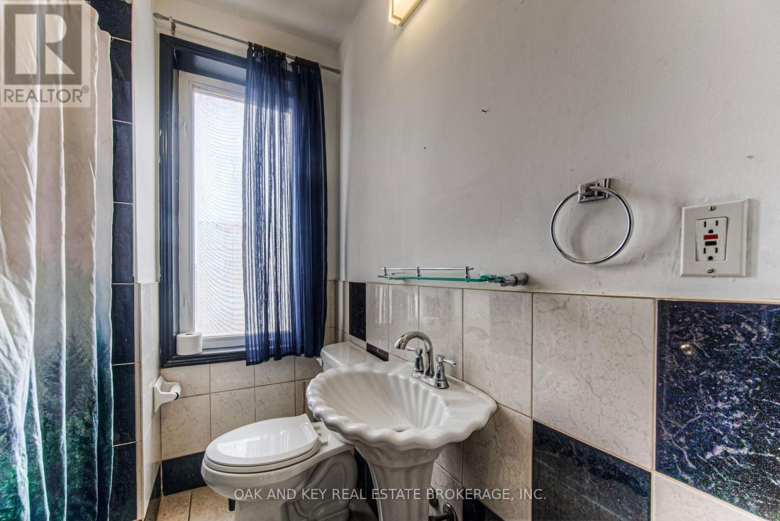 496 KING STREET EAST Image 19