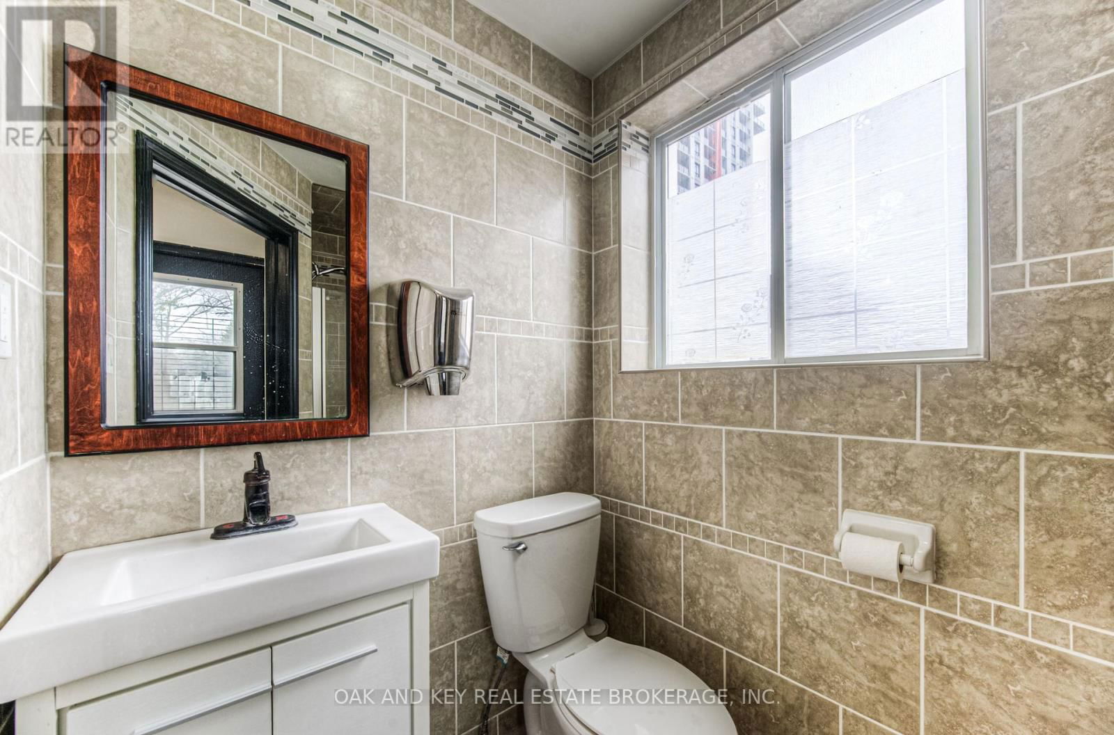 496 KING STREET EAST Image 26
