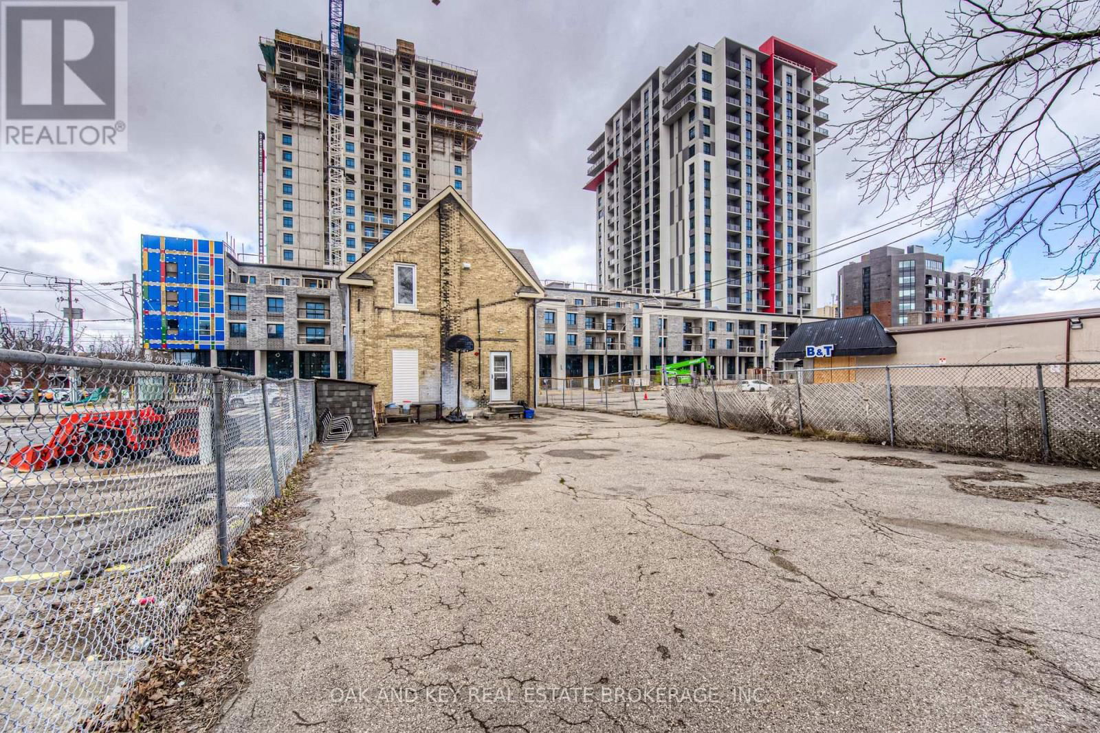 496 KING STREET EAST Image 30