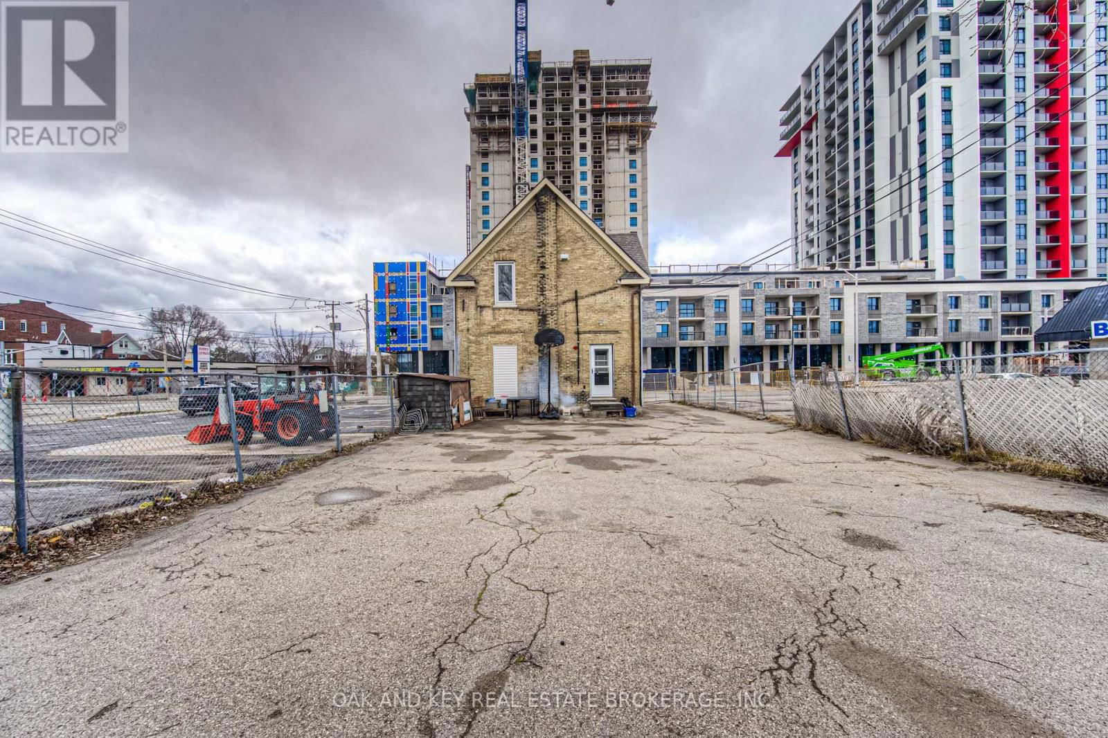 496 KING STREET EAST Image 31