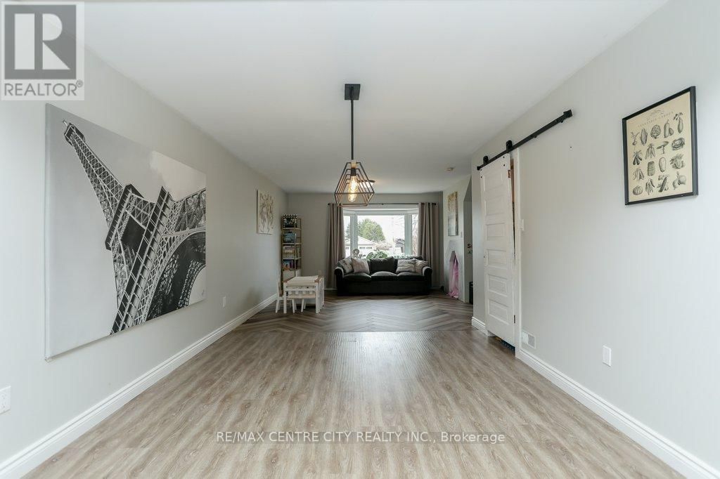 143 CENTENNIAL AVENUE Image 18
