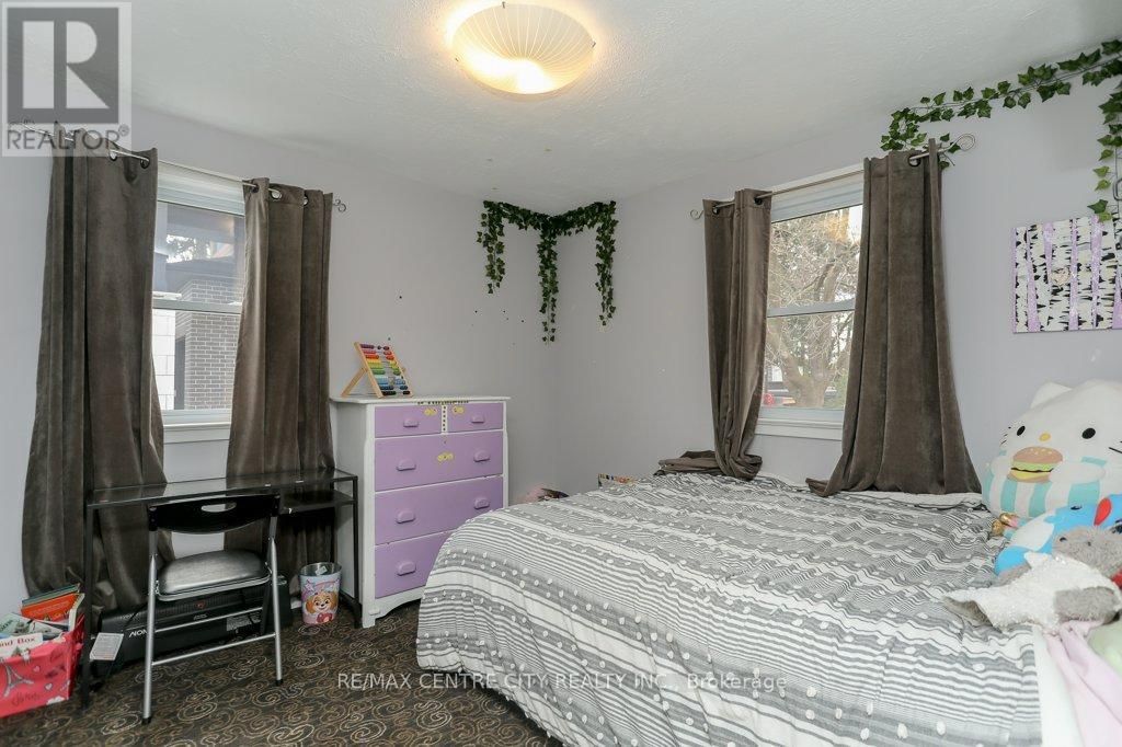 143 CENTENNIAL AVENUE Image 24