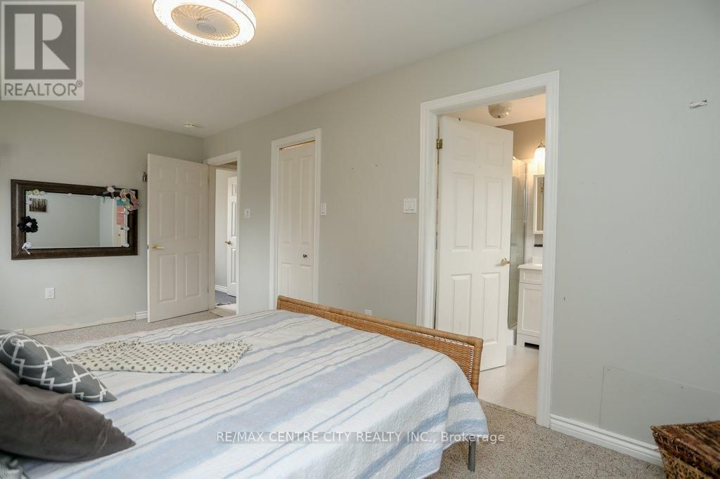 143 CENTENNIAL AVENUE Image 31