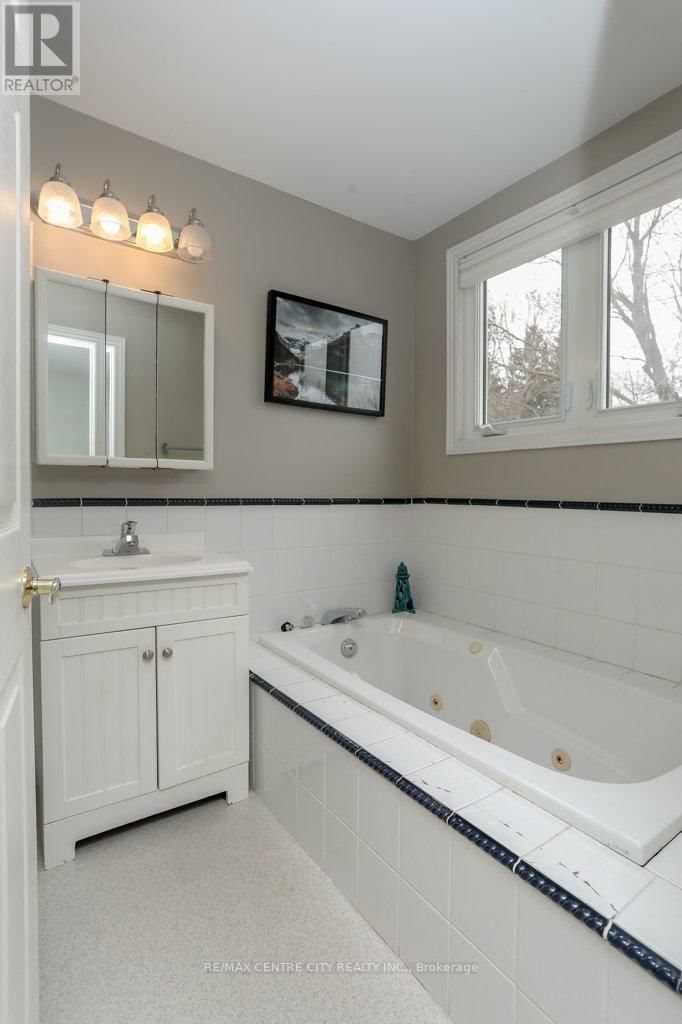 143 CENTENNIAL AVENUE Image 32