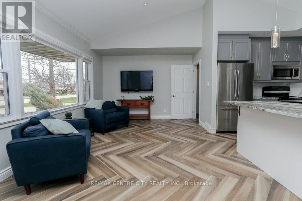 143 CENTENNIAL AVENUE Image 8
