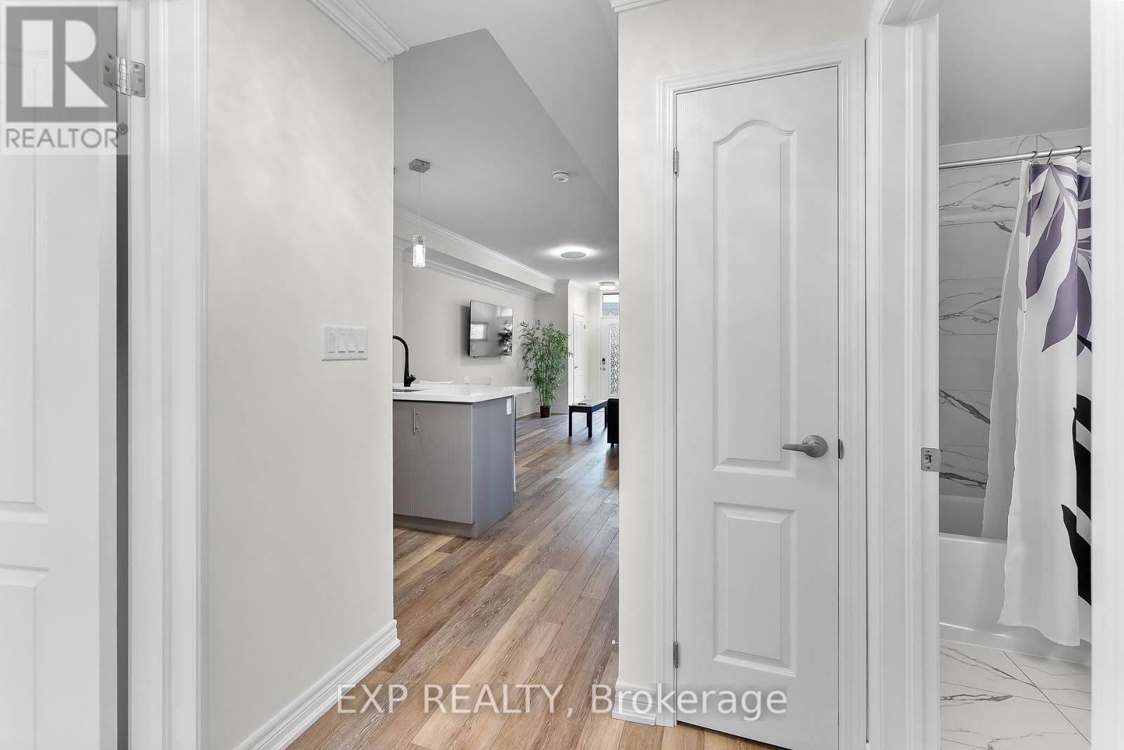 9 - 5016 SERENA DRIVE Image 15