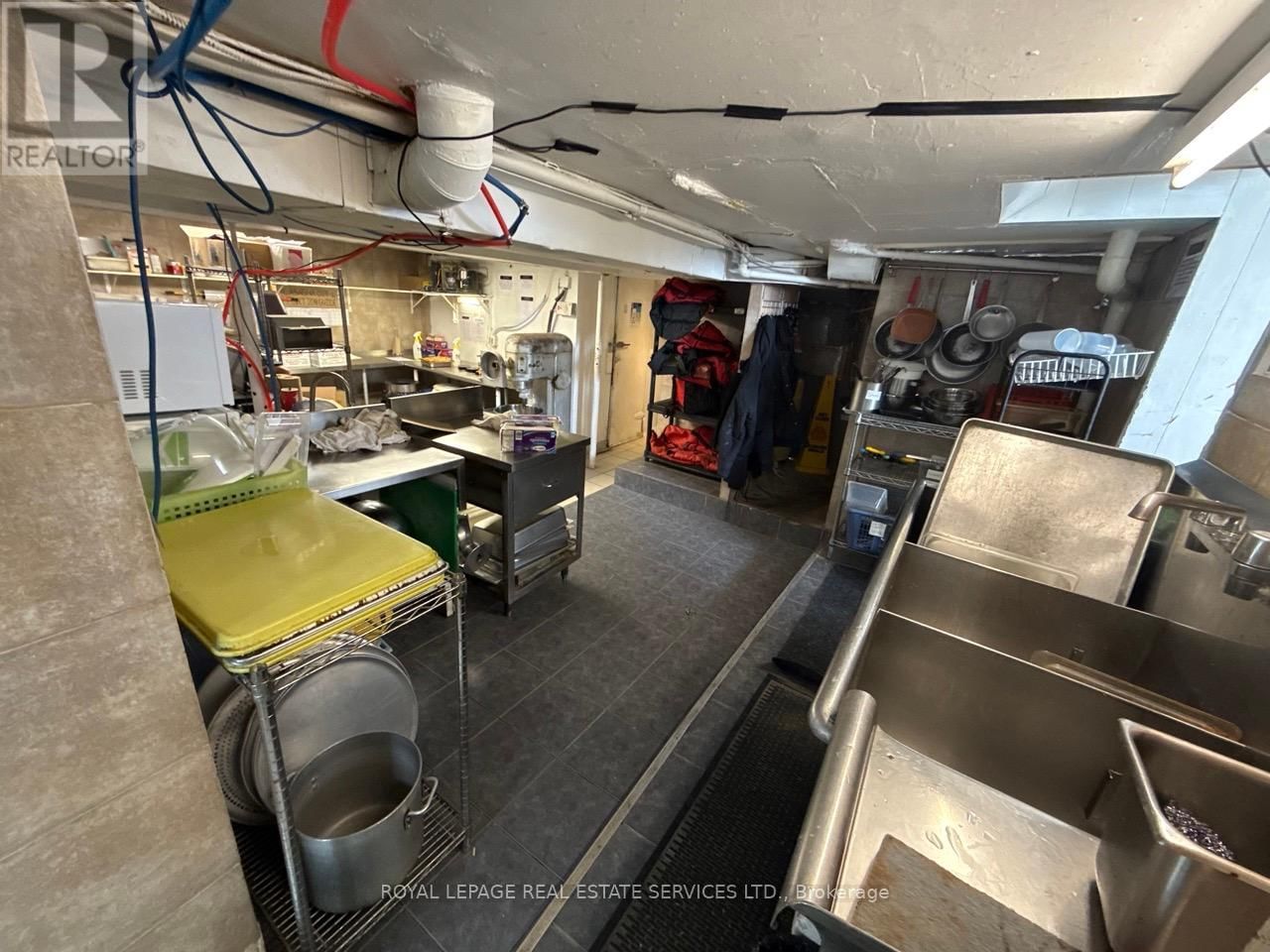 872 UPPER SHERMAN AVENUE Image 10