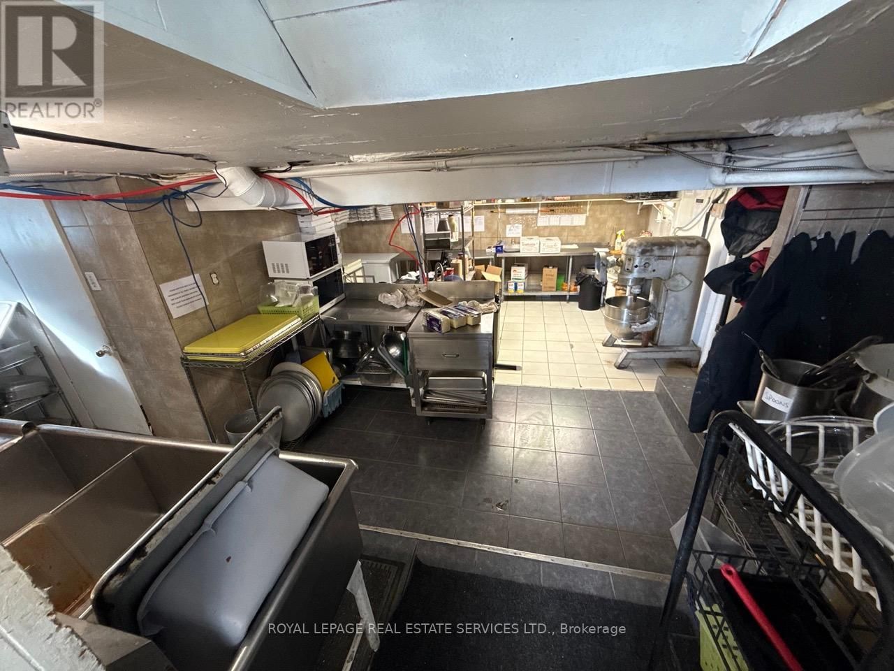 872 UPPER SHERMAN AVENUE Image 8