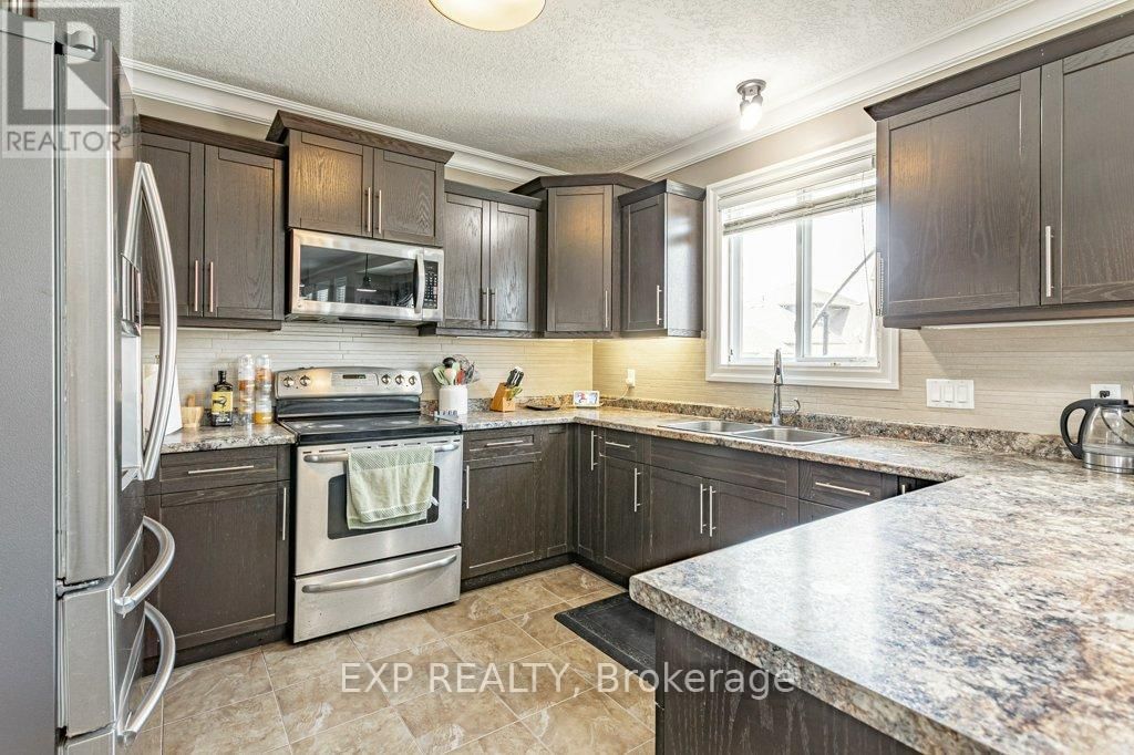 8 OLIVER CRESCENT Image 11
