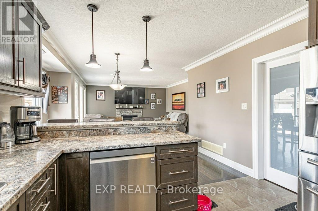 8 OLIVER CRESCENT Image 12