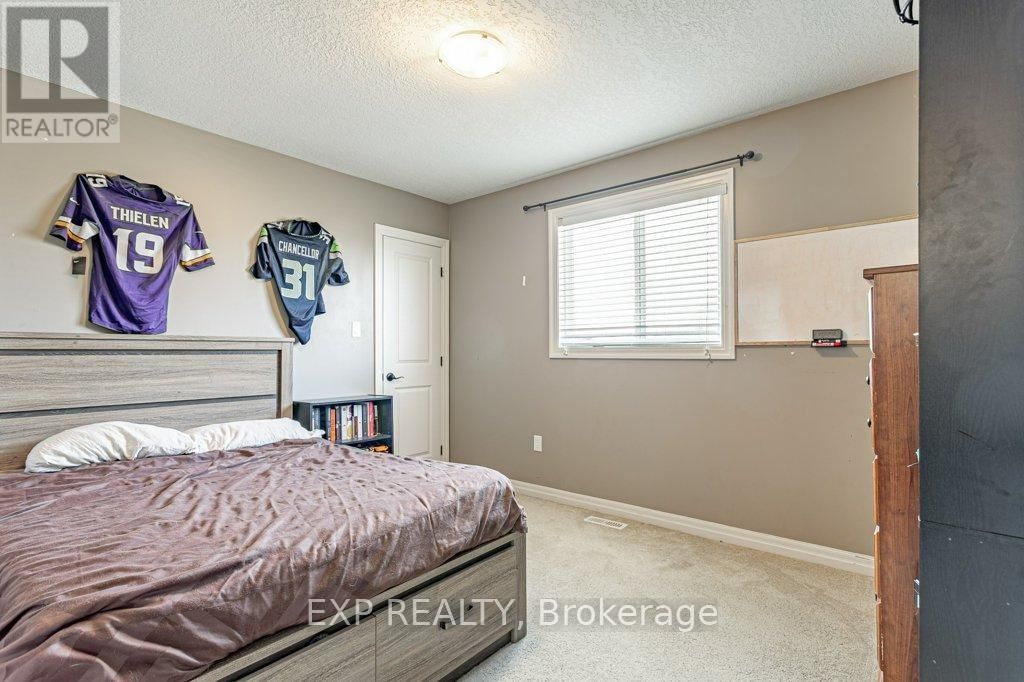 8 OLIVER CRESCENT Image 14