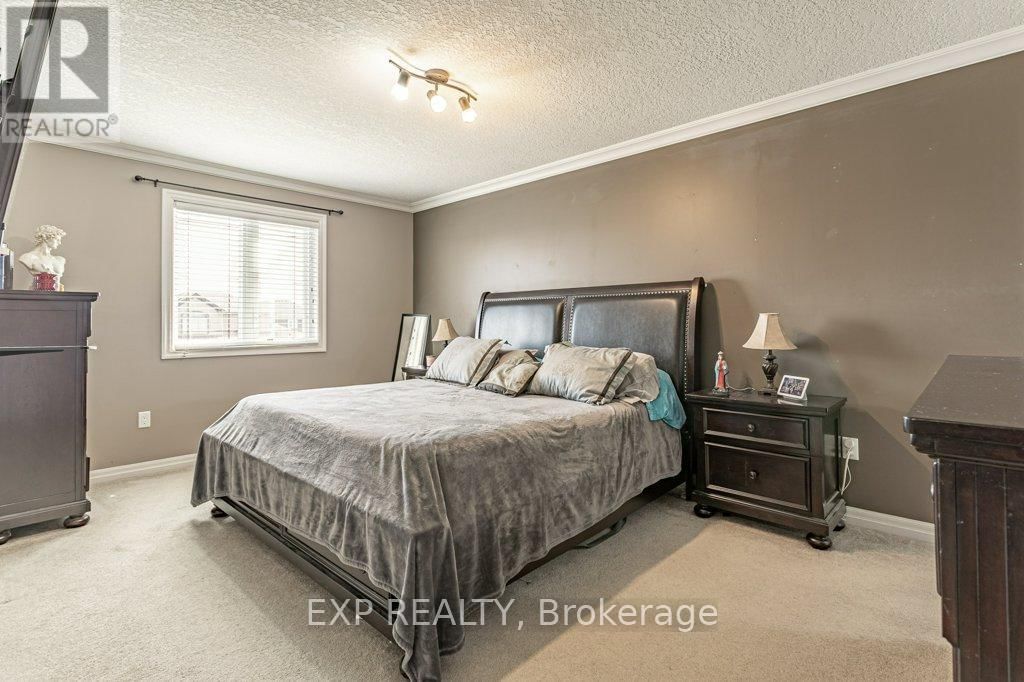8 OLIVER CRESCENT Image 18