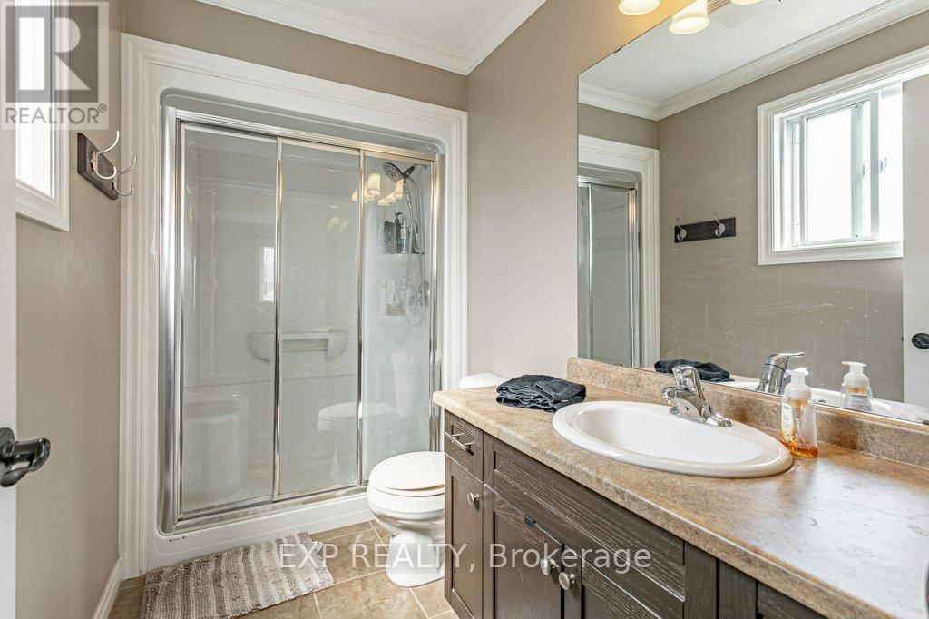8 OLIVER CRESCENT Image 20