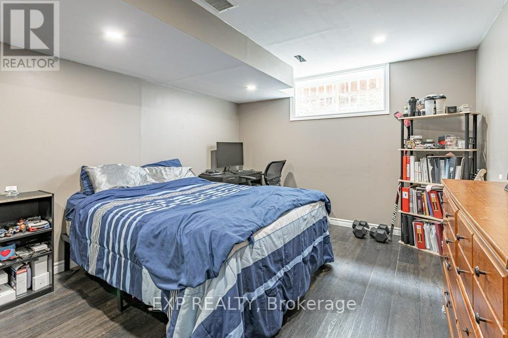 8 OLIVER CRESCENT Image 24