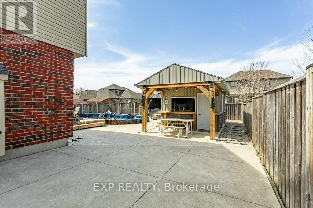 8 OLIVER CRESCENT Image 25
