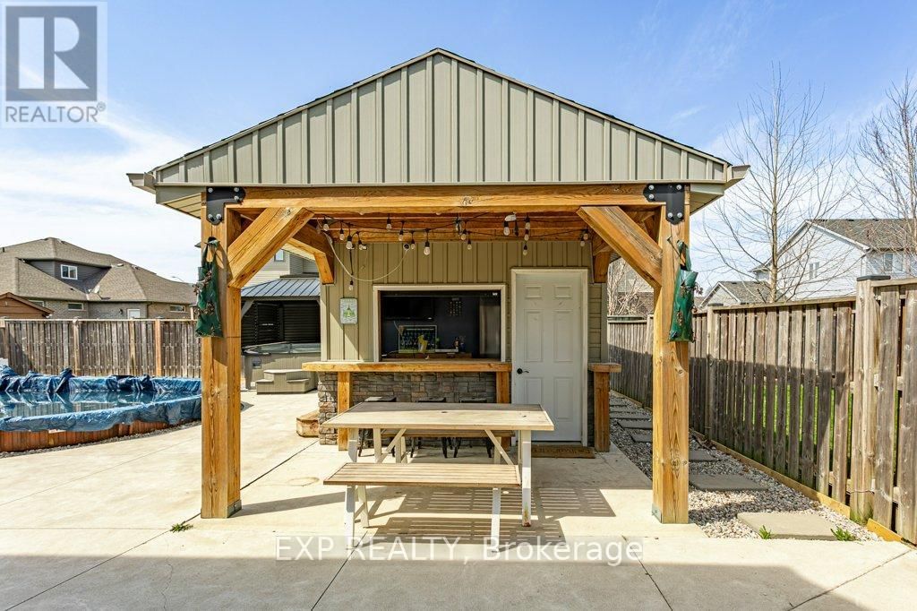 8 OLIVER CRESCENT Image 26