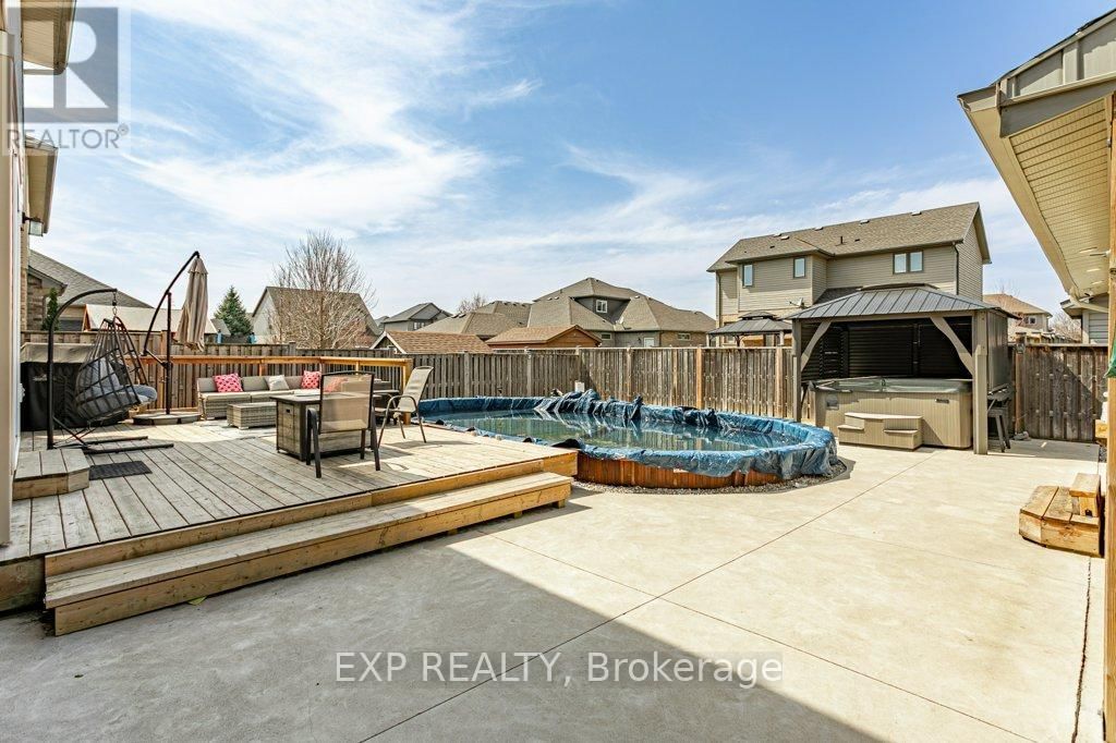 8 OLIVER CRESCENT Image 27