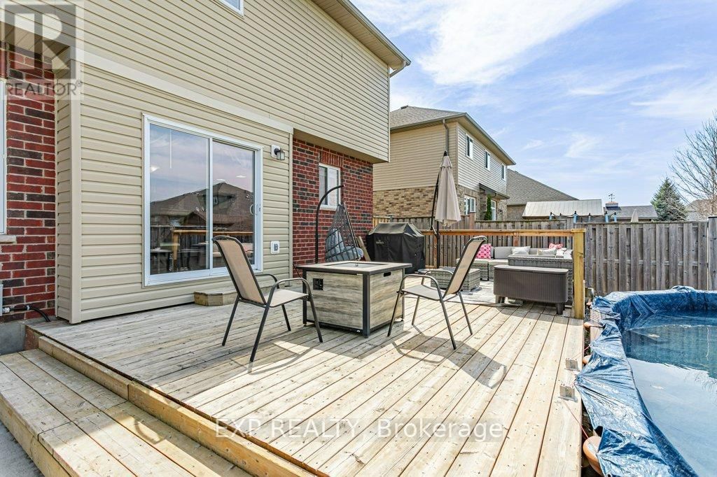 8 OLIVER CRESCENT Image 29
