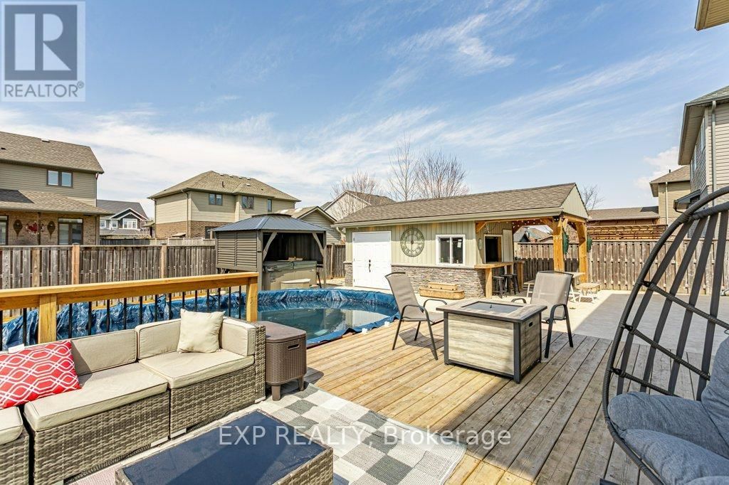 8 OLIVER CRESCENT Image 30