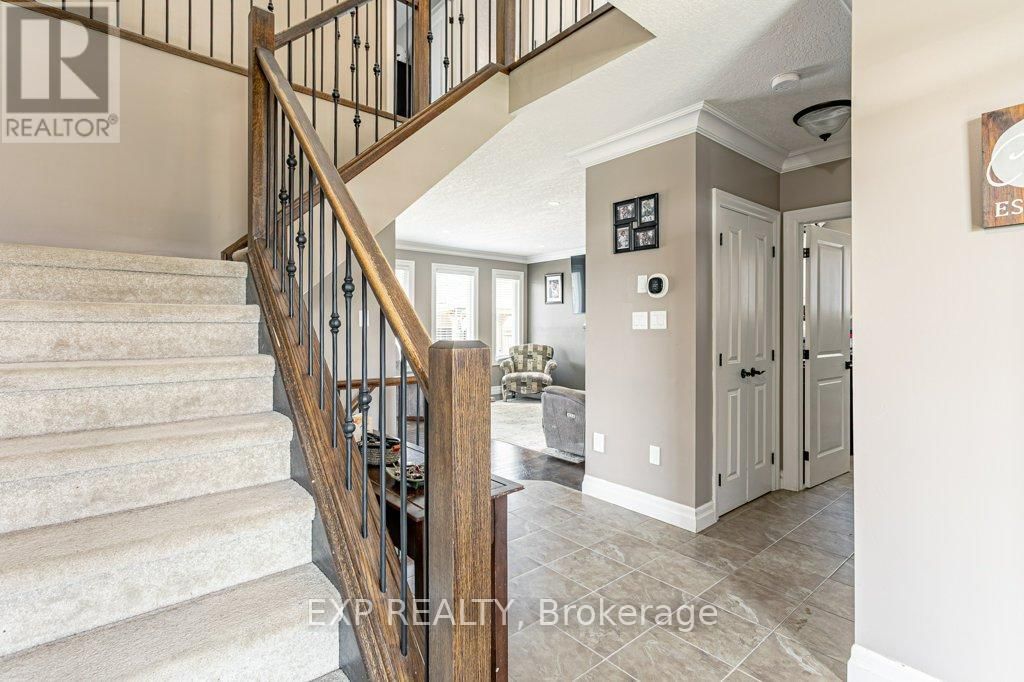 8 OLIVER CRESCENT Image 4