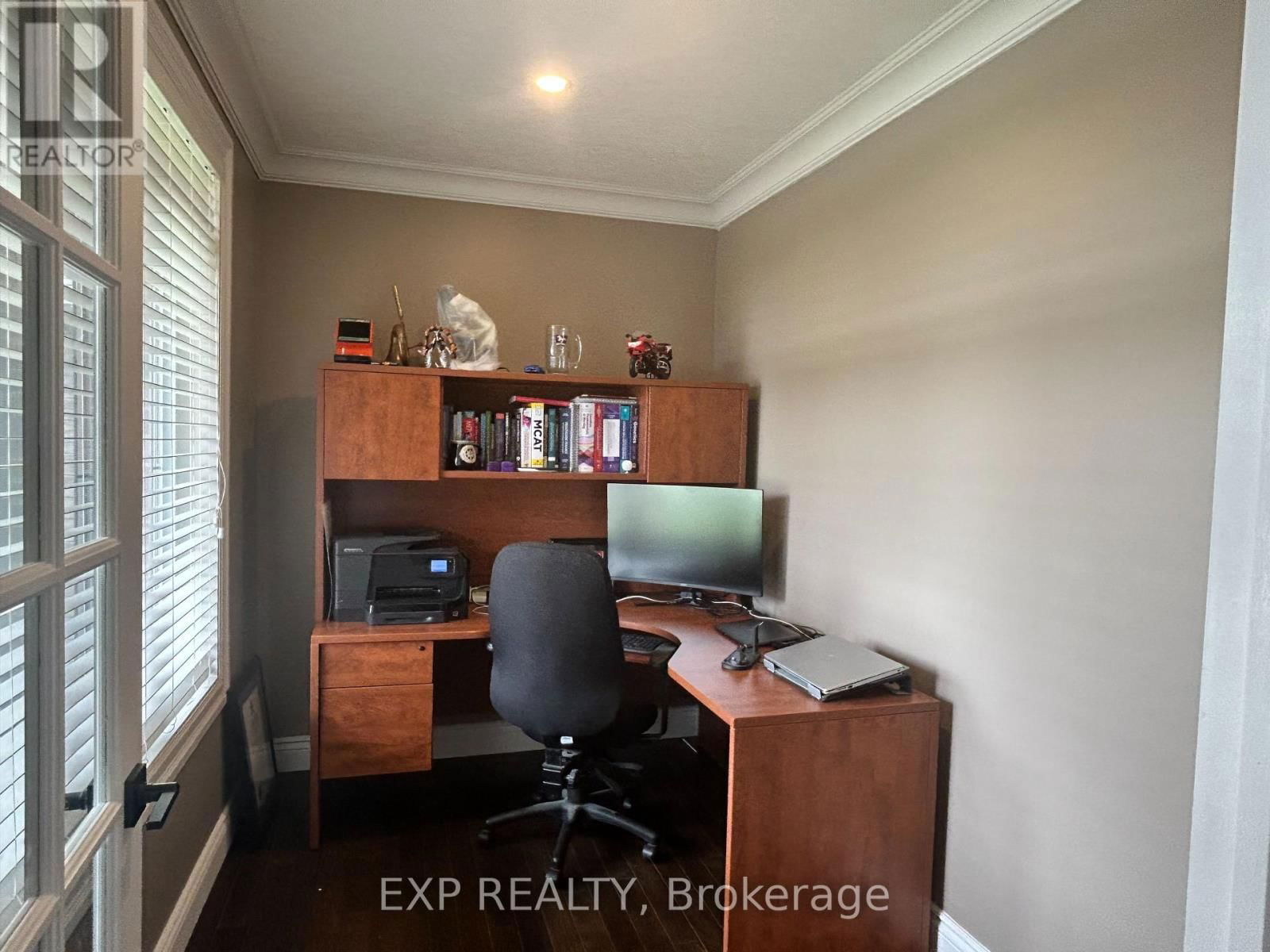 8 OLIVER CRESCENT Image 6