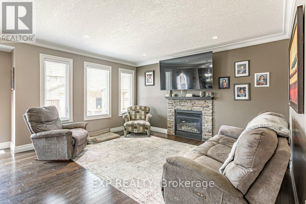 8 OLIVER CRESCENT Image 7