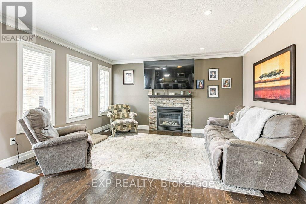 8 OLIVER CRESCENT Image 8