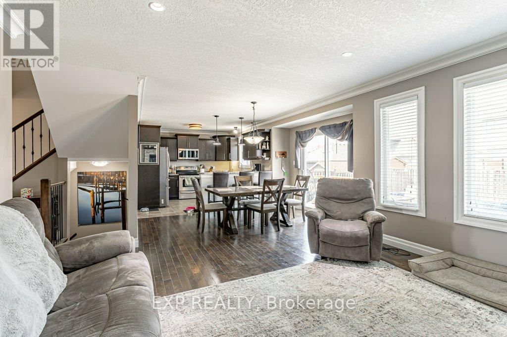 8 OLIVER CRESCENT Image 9