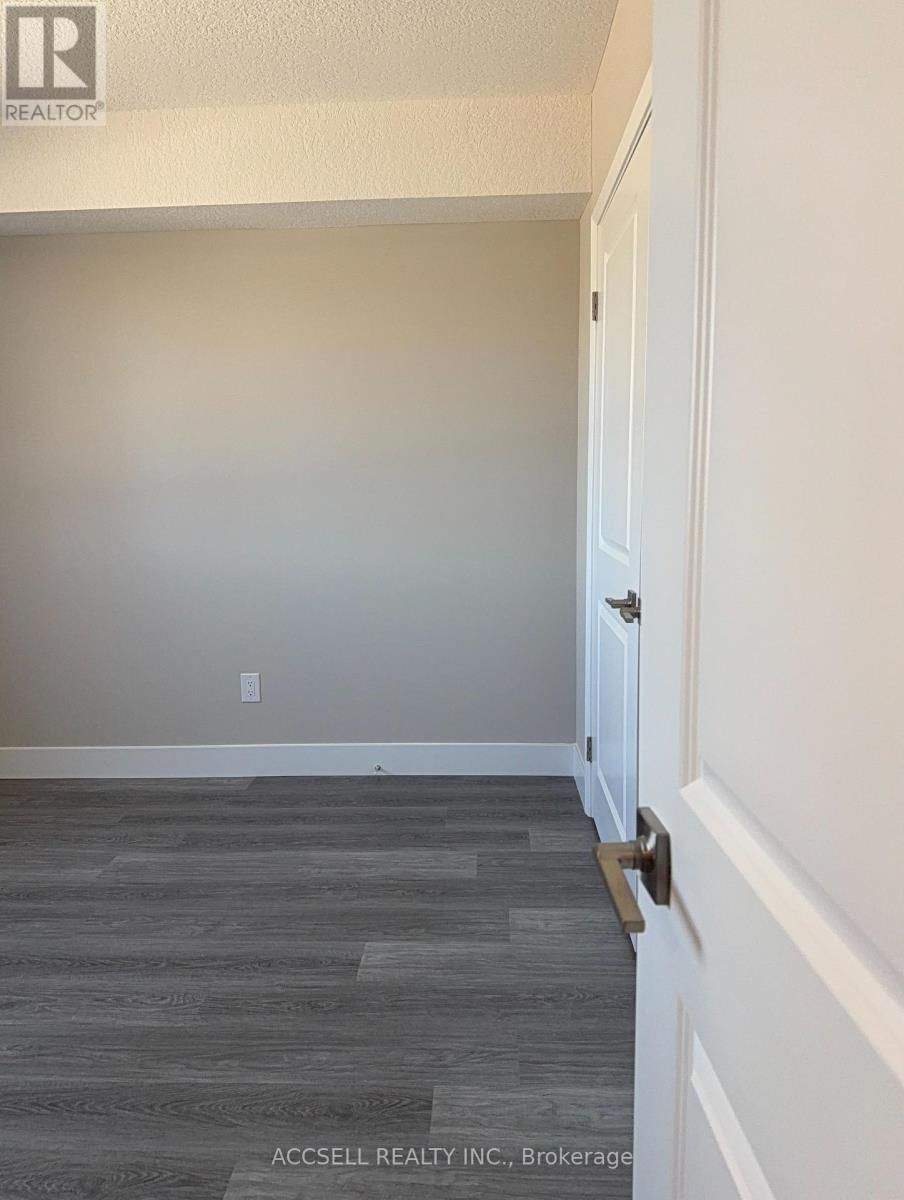 25 ALEXANDRIA AVENUE Image 10
