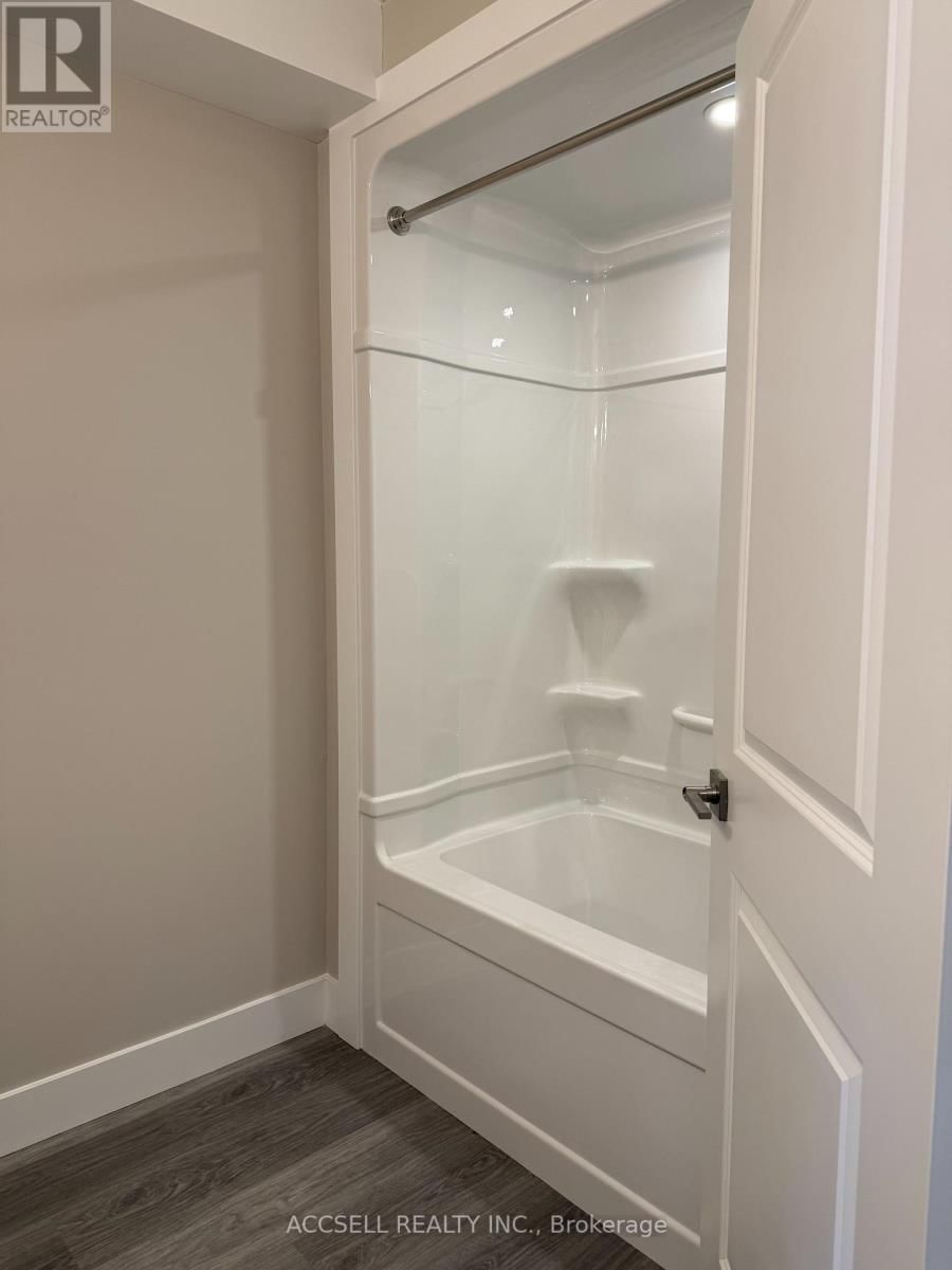 25 ALEXANDRIA AVENUE Image 7