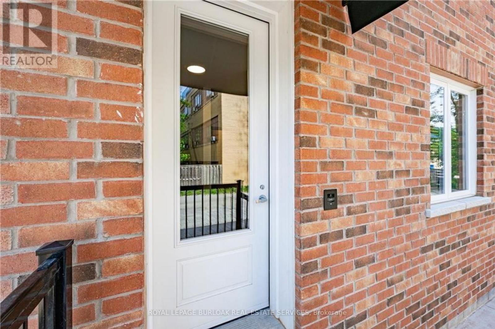 2C - 36 GRANT AVENUE Image 19