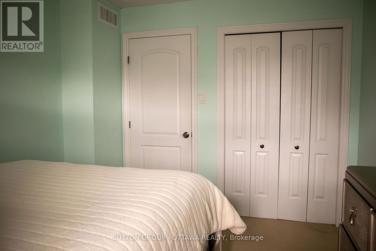 654 MOORPARK AVENUE Image 18