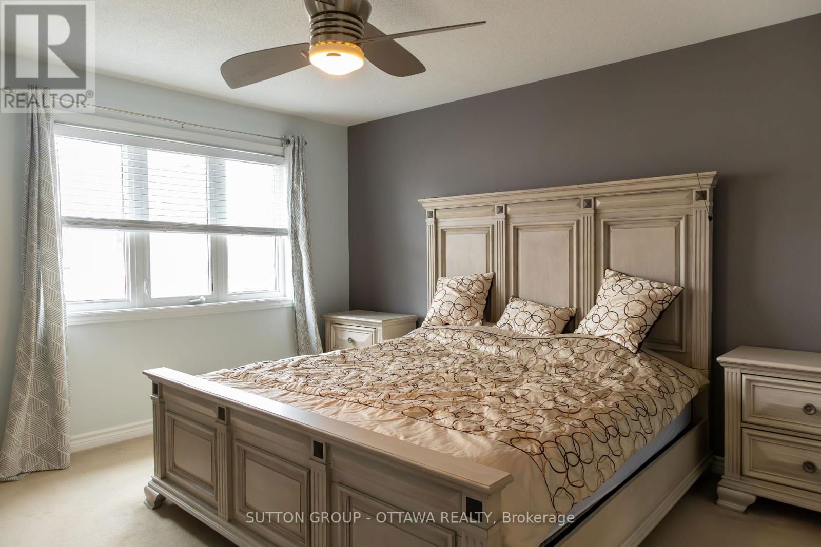 654 MOORPARK AVENUE Image 22