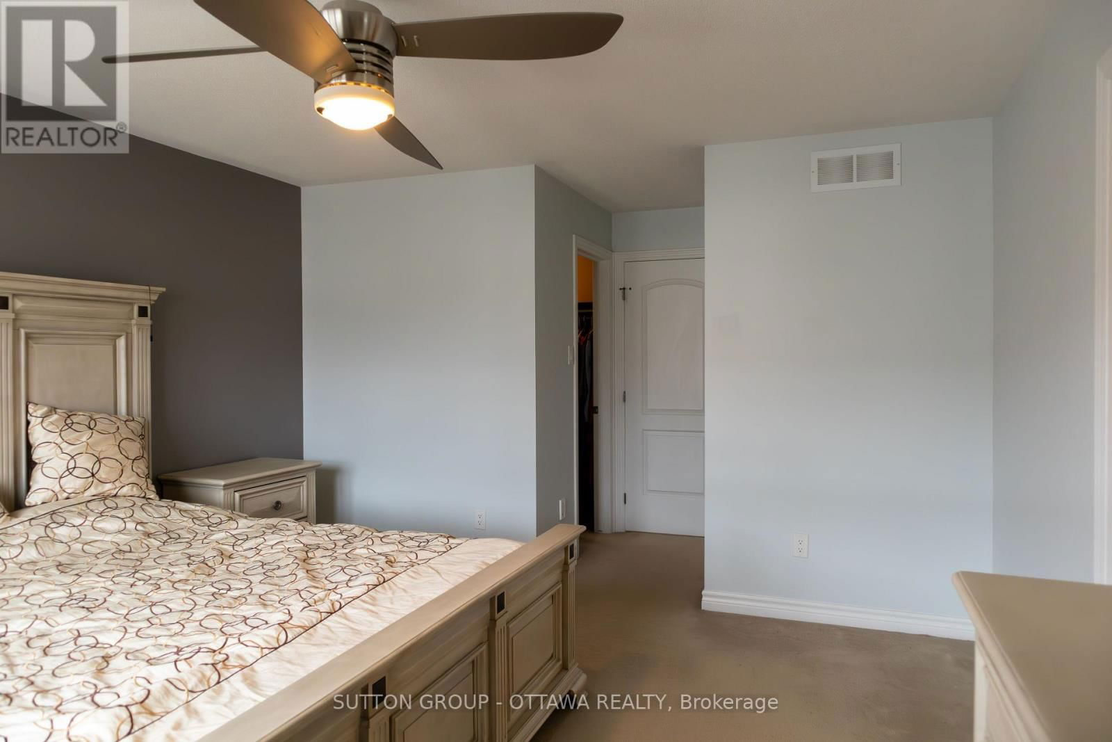 654 MOORPARK AVENUE Image 23