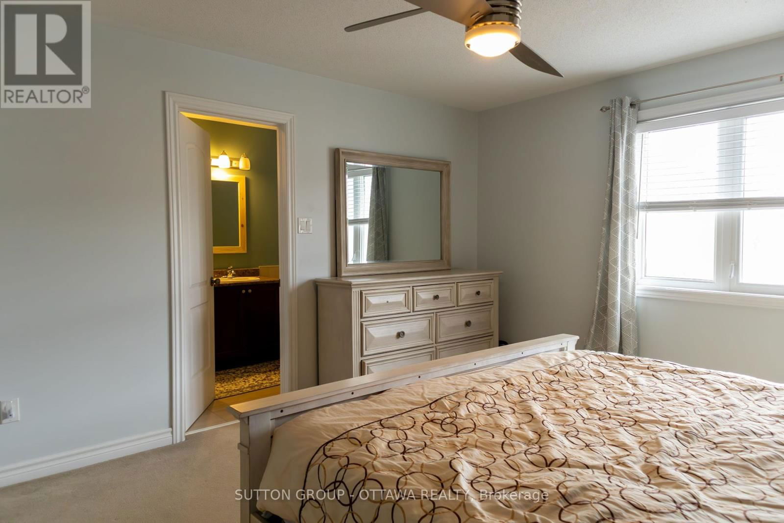 654 MOORPARK AVENUE Image 24